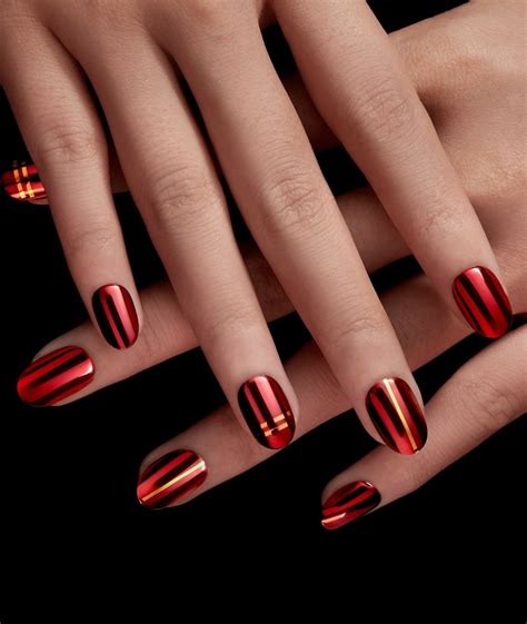 Smalto rosso ️nuance e idee manicure di tendenza